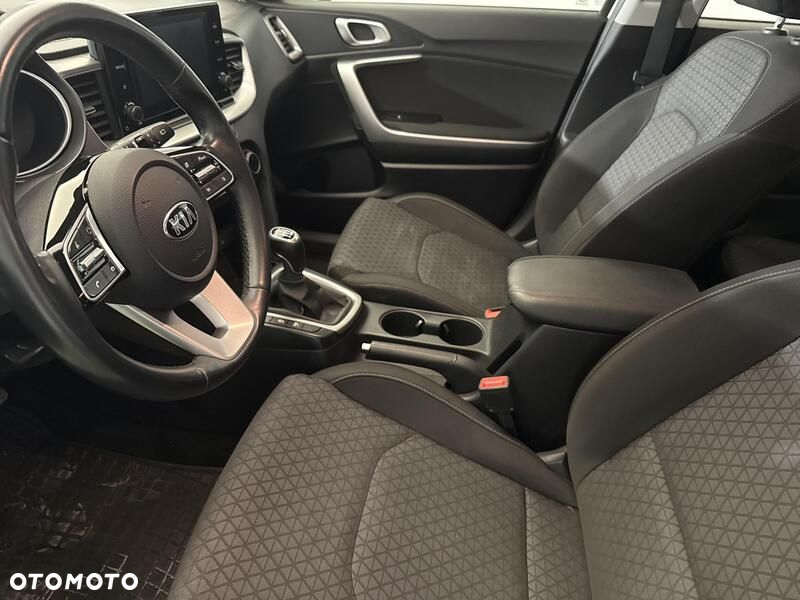 Kia Ceed - 11