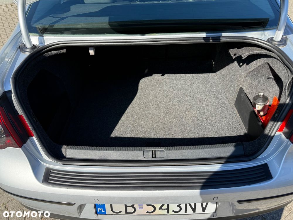 Volkswagen Passat 2.0 TDI DPF Highline DSG - 16