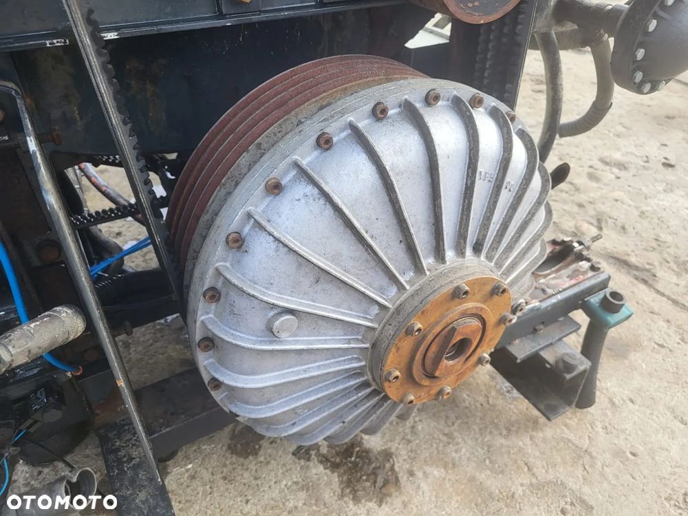 Wentylator z zamiatarki, rozdzielacz, pompy hydrauliczne - 11
