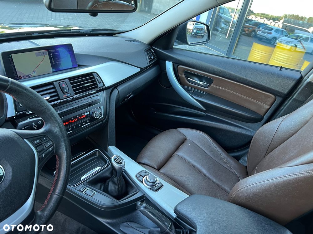 BMW Seria 3 318d Luxury Line - 12
