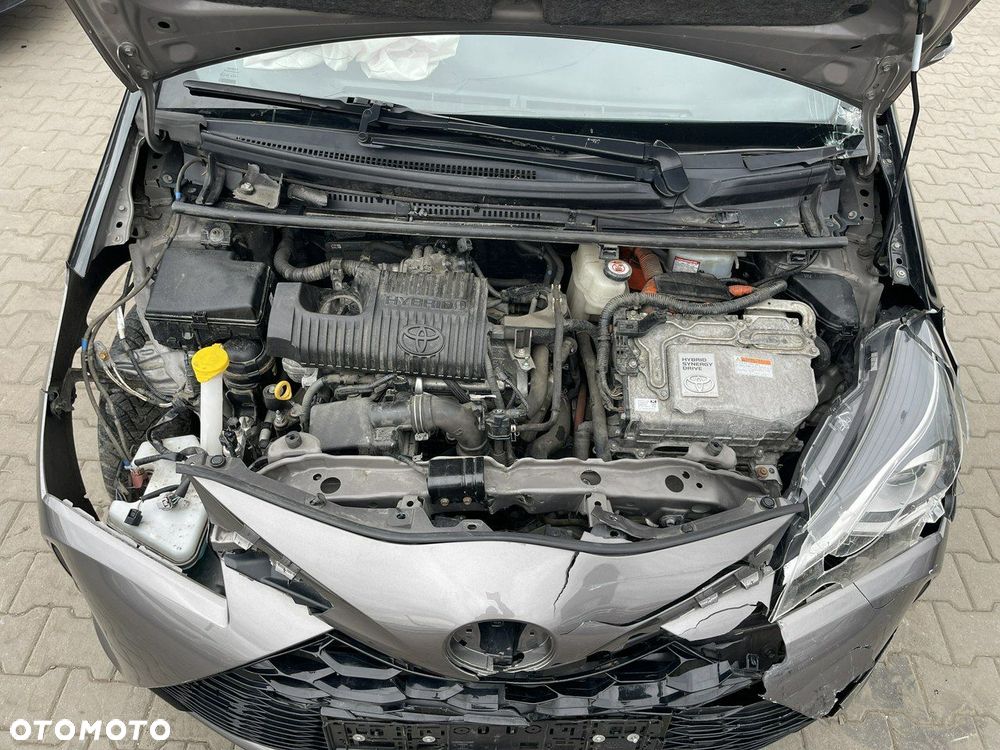 Toyota Yaris Hybrid 100 Selection Passion - 14