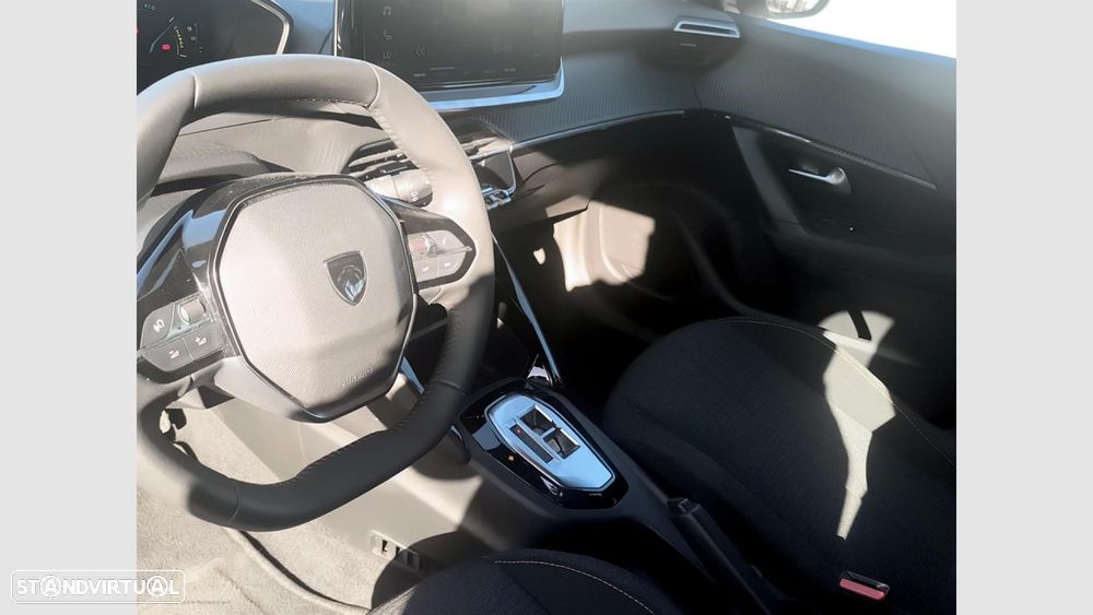 Peugeot 2008 1.2 Hybrid Style e-DCS6 - 14
