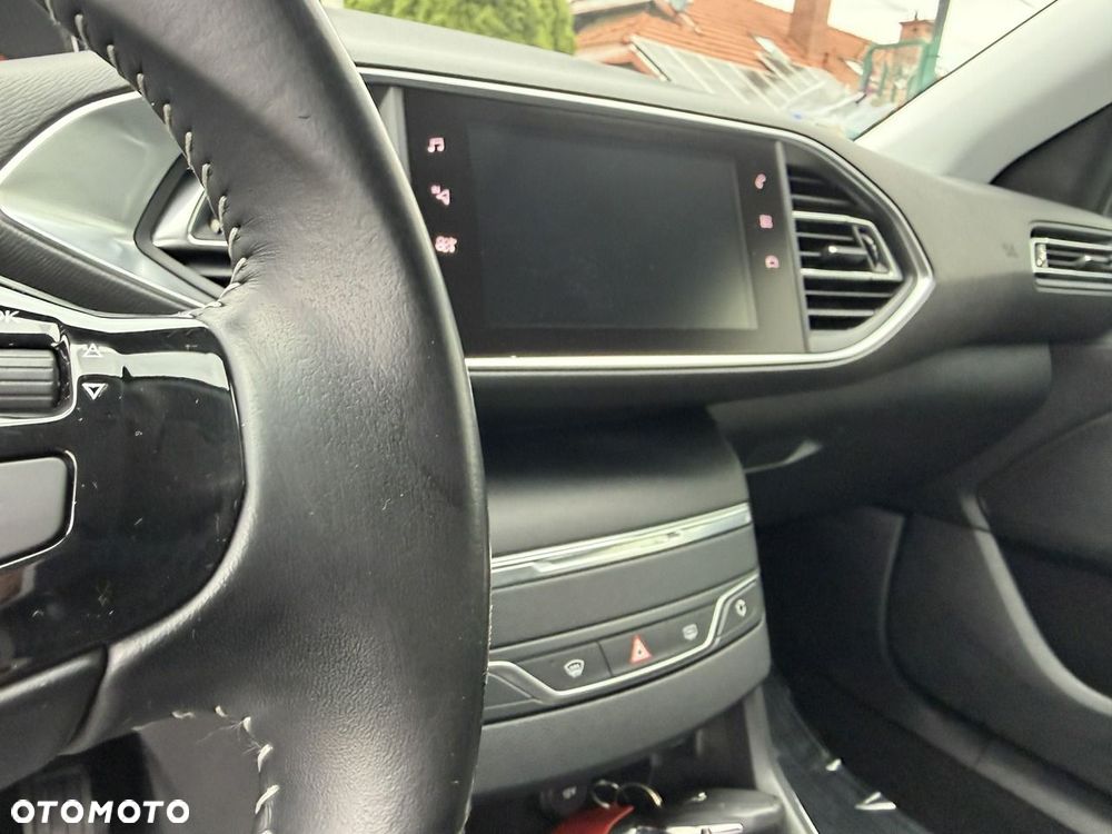 Peugeot 308 1.2 PureTech GPF Allure S&S - 15
