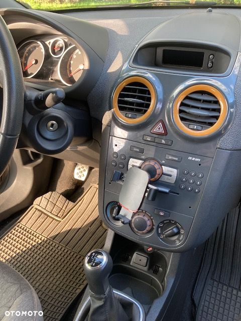 Opel Corsa 1.4 16V Active - 11