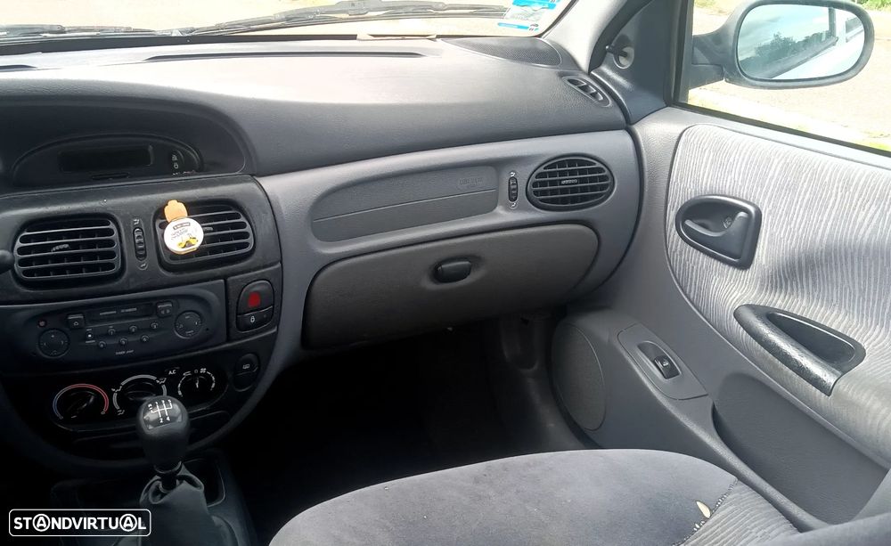 Renault Mégane C. 1.4 16V Dynamique - 9