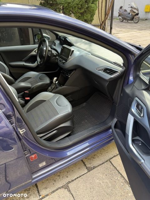 Peugeot 208 1.2 PureTech Allure S&S - 2