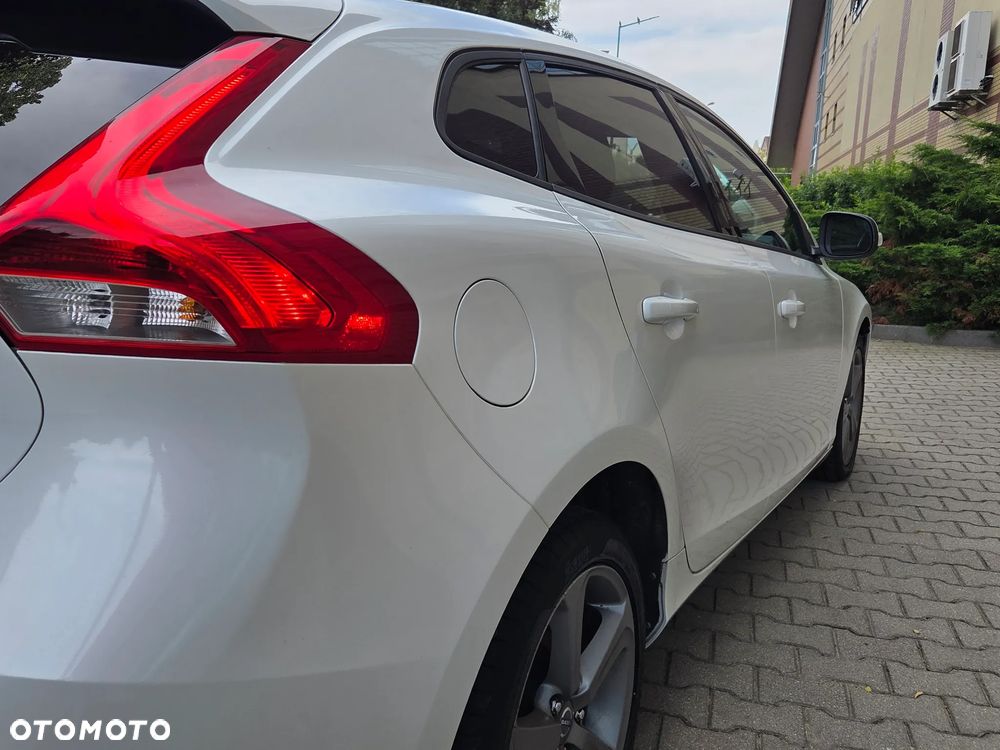 Volvo V40 T2 Momentum - 16