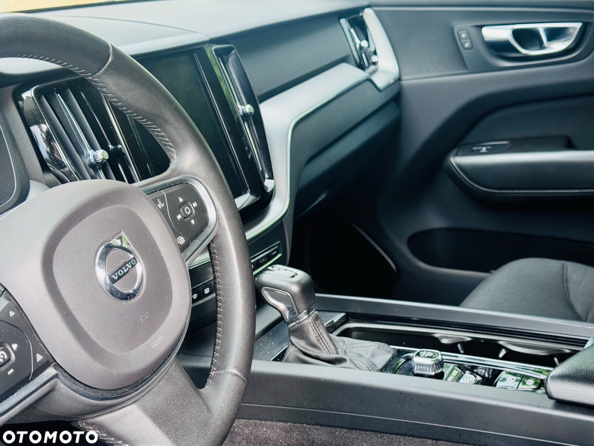 Volvo XC 60 T4 Momentum - 28