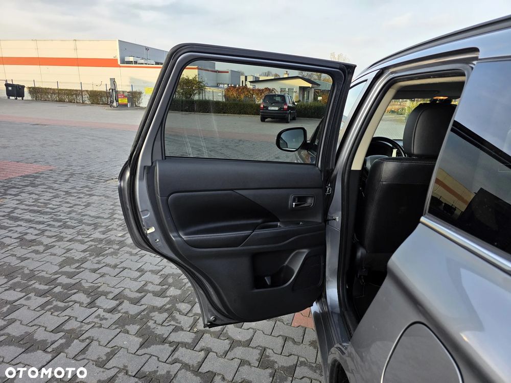 Mitsubishi Outlander 2.0 4WD Plus - 9