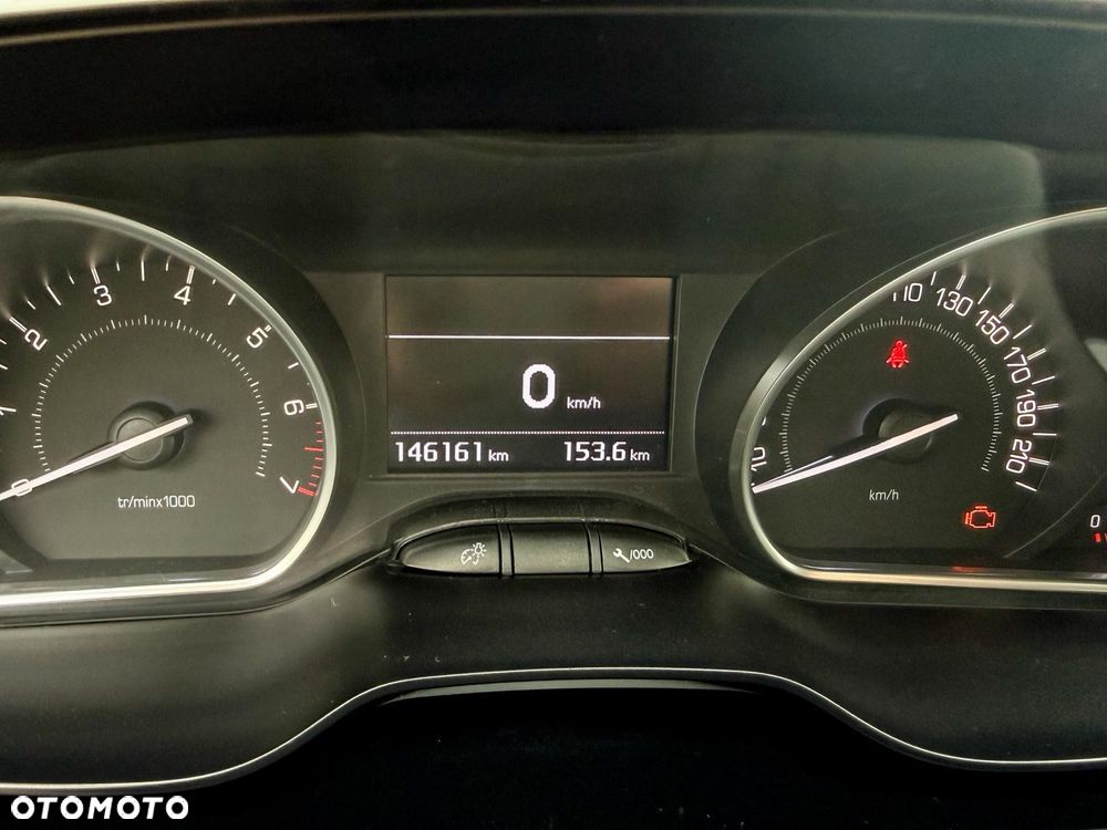 Peugeot 2008 1.2 Pure Tech Style S&S - 12