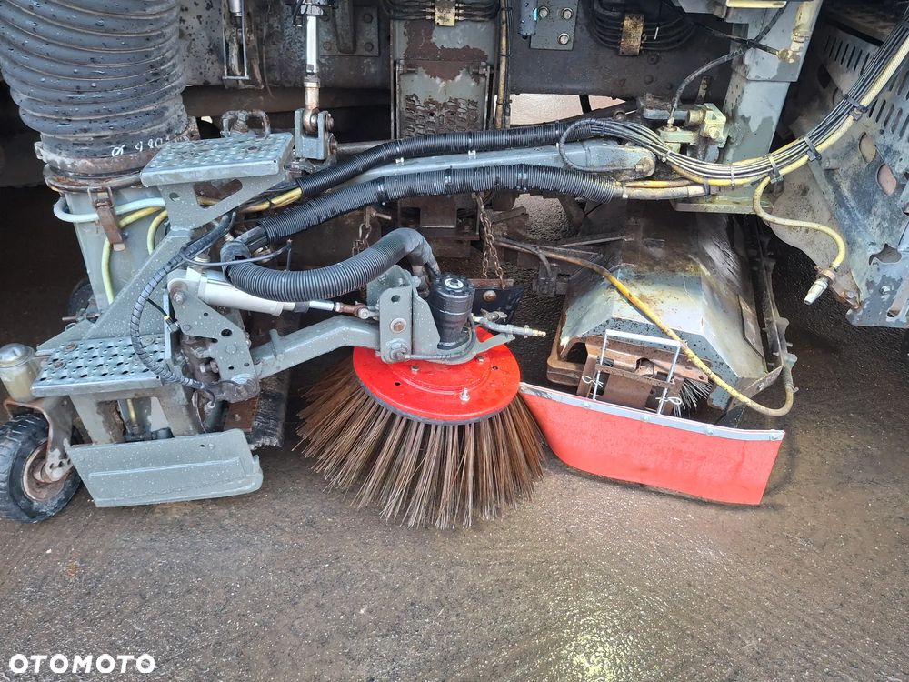 Scania 94G Zamiatarka Uliczna Bucher 2 Silniki Odchwaszczarka Szczotki L/R Specjalny - 4