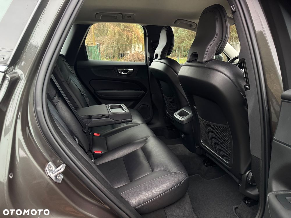 Volvo XC 60 D3 Momentum Pro - 22