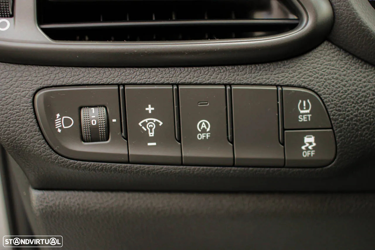 Hyundai i30 1.6 CRDI 48V-Hybrid Trend - 11