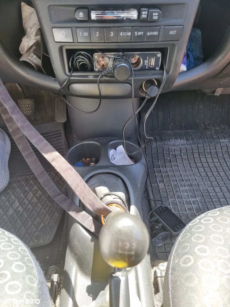 Toyota Yaris 1.4 D-4D Base - 14