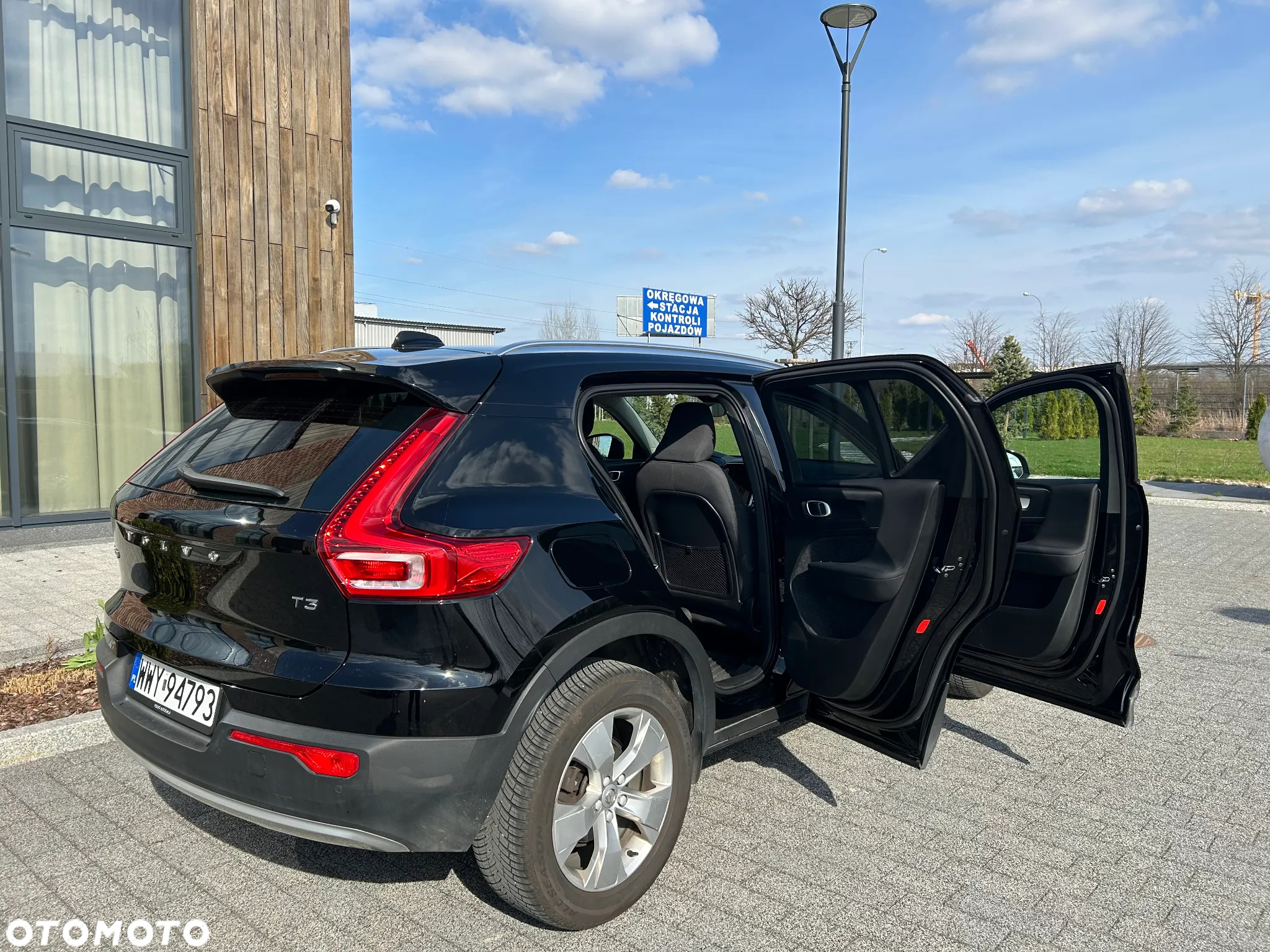 Volvo XC 40 T3 Momentum Pro - 2