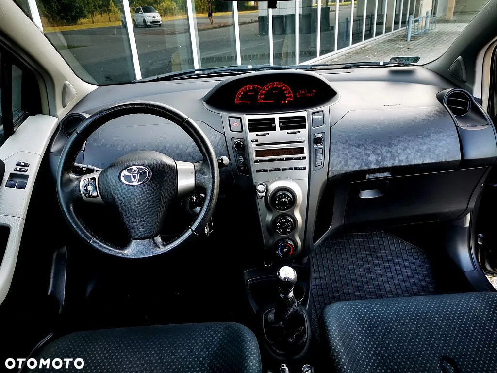 Toyota Yaris 1.33 Premium - 6