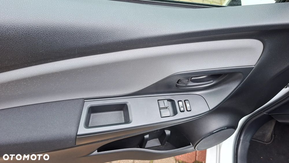 Toyota Yaris 1.0 Active EU6 - 11