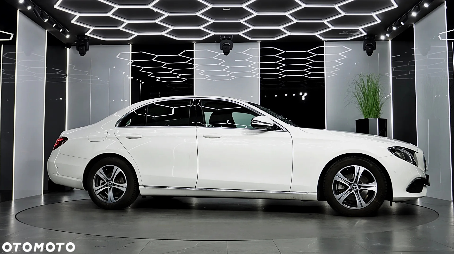 Mercedes-Benz Klasa E 220 d 9G-TRONIC - 11