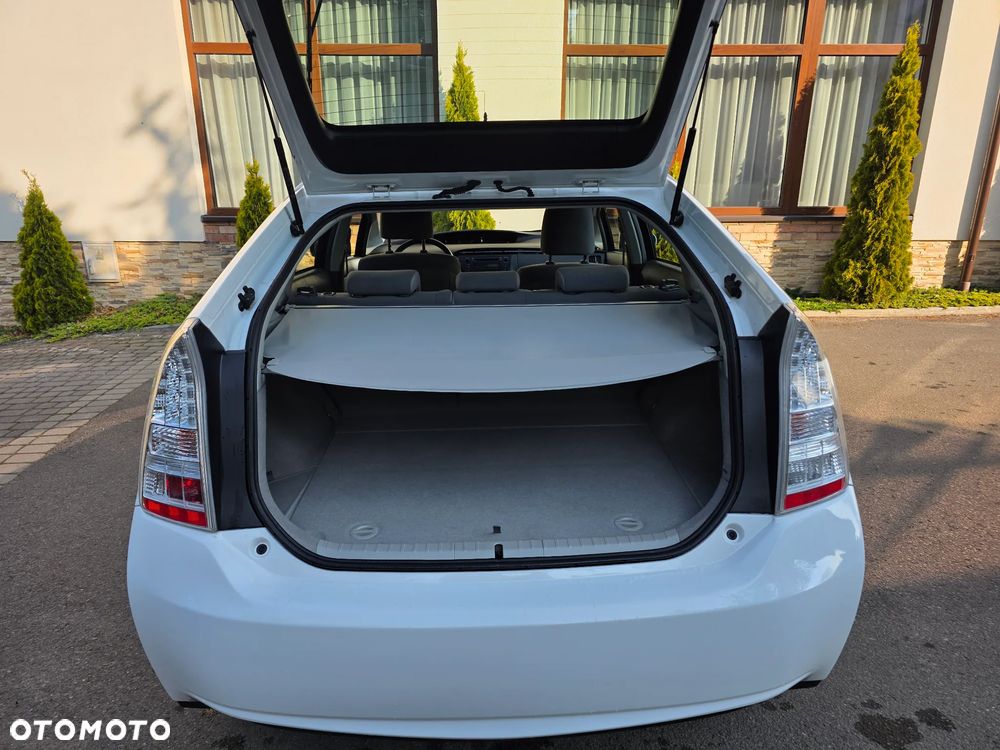 Toyota Prius (Hybrid) - 21