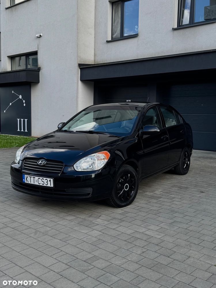 Hyundai Accent - 2
