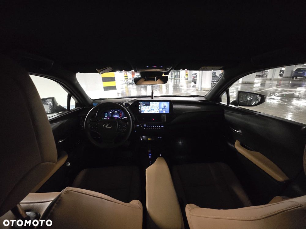 Lexus UX 2024