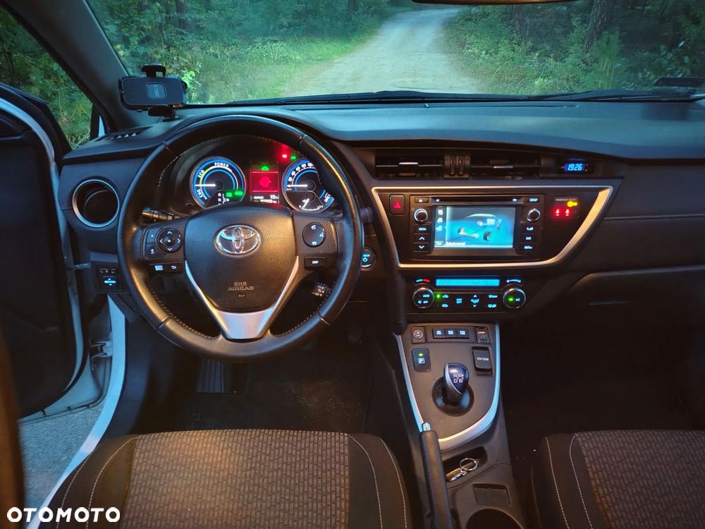 Toyota Auris 1.8 HSD Luna - 1