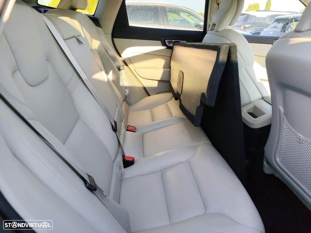 Volvo XC 60 2.0 T6 PHEV Inscription Expression AWD - 8