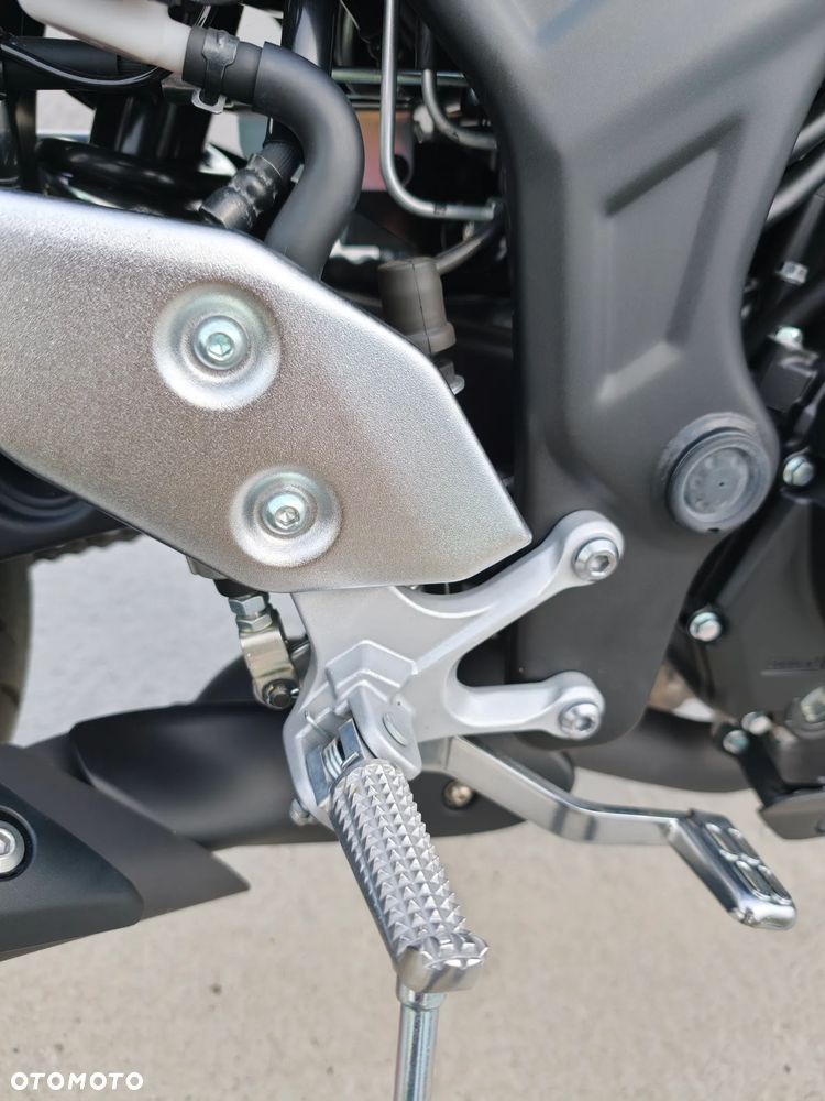 Yamaha MT - 28