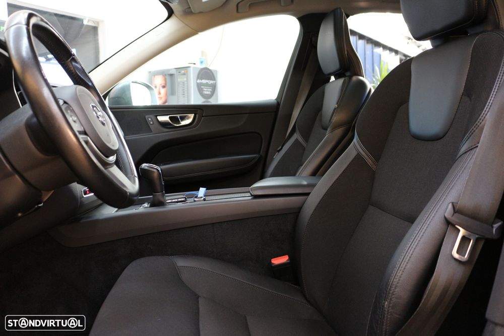 Volvo XC 40 2.0 D3 Momentum Plus - 41