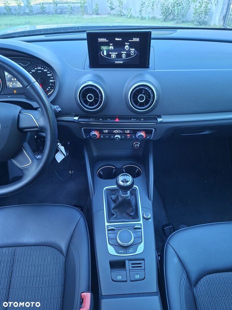 Audi A3 Sportback 1.6 TDI design - 12