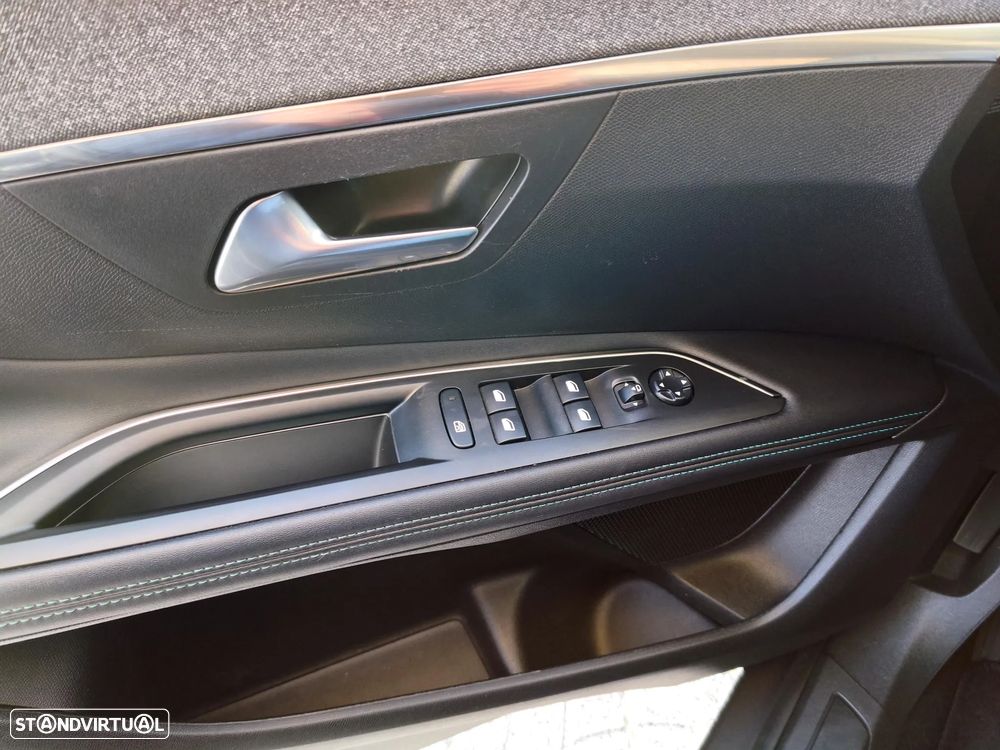 Peugeot 3008 1.6 Hybrid Allure Pack e-EAT8 - 23