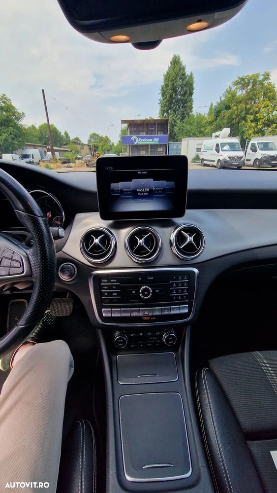 Mercedes-Benz GLA - 9
