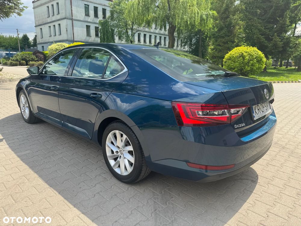Skoda Superb 2.0 TDI Ambition DSG - 4