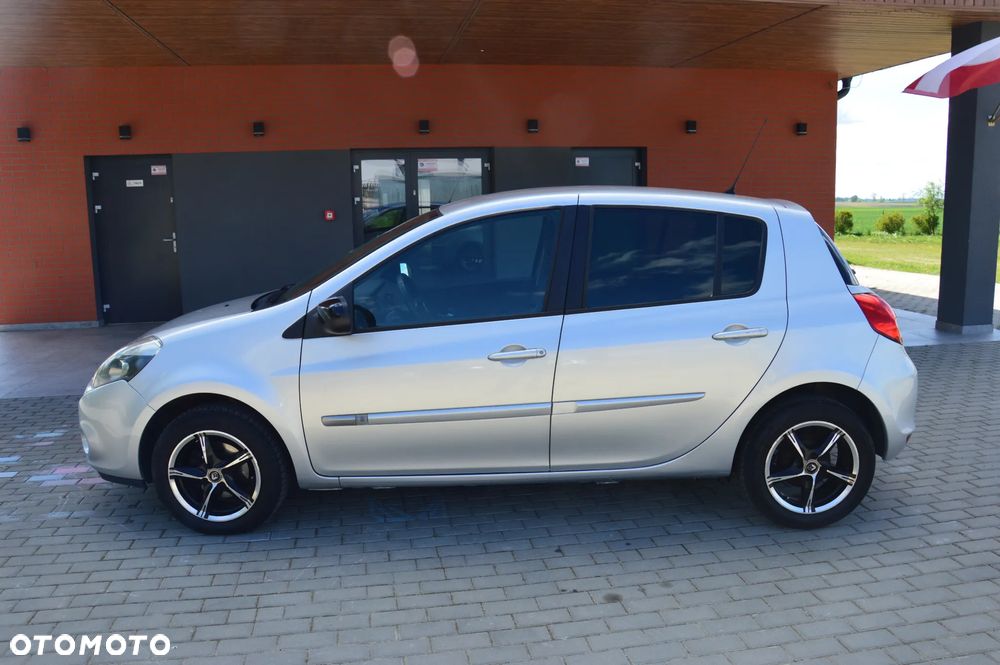 Renault Clio - 19