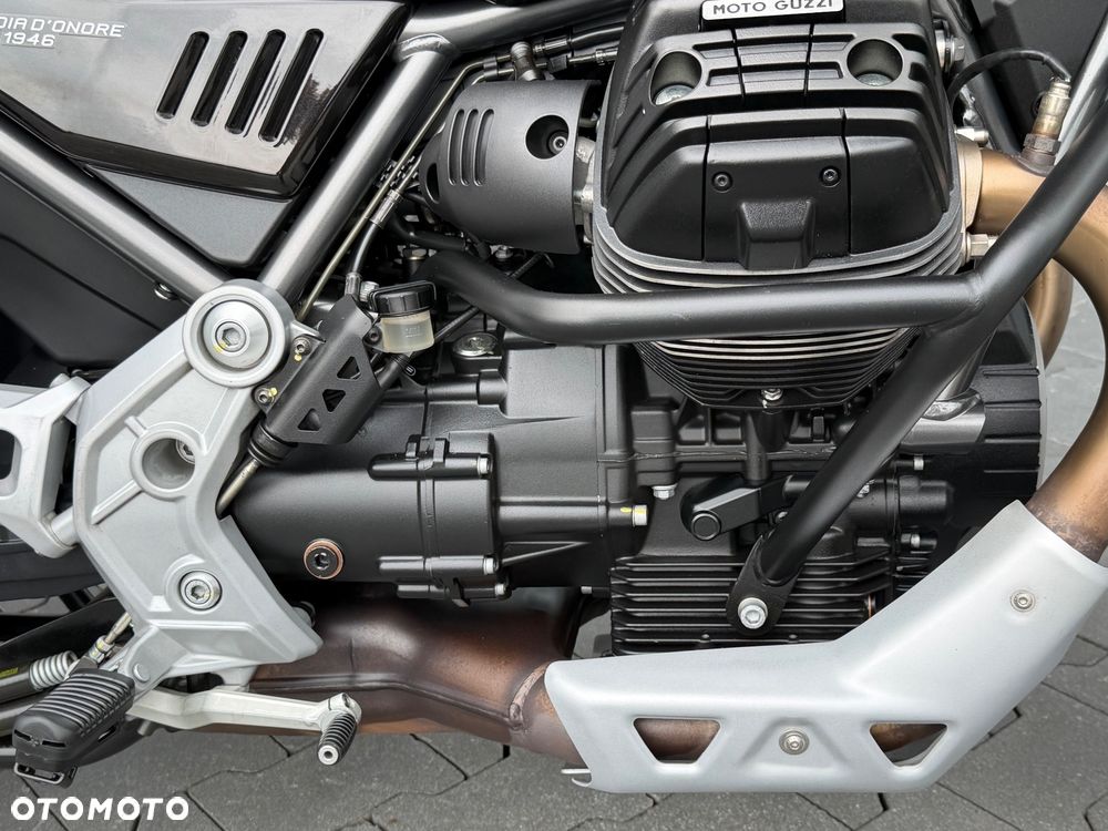 Moto Guzzi V85 - 16