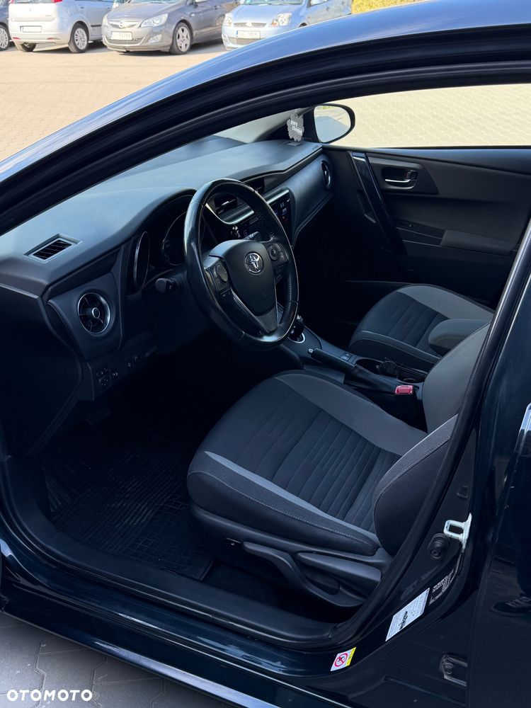 Toyota Auris - 11