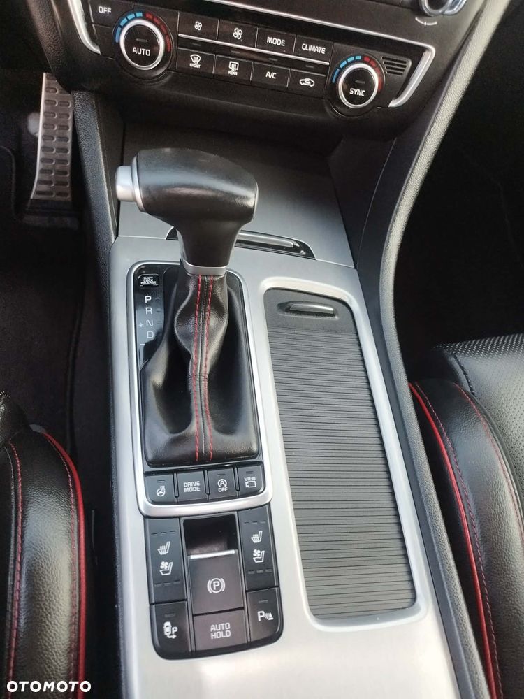 Kia Optima Sportagon 1.6 T-GDI DCT OPF GT Line - 23