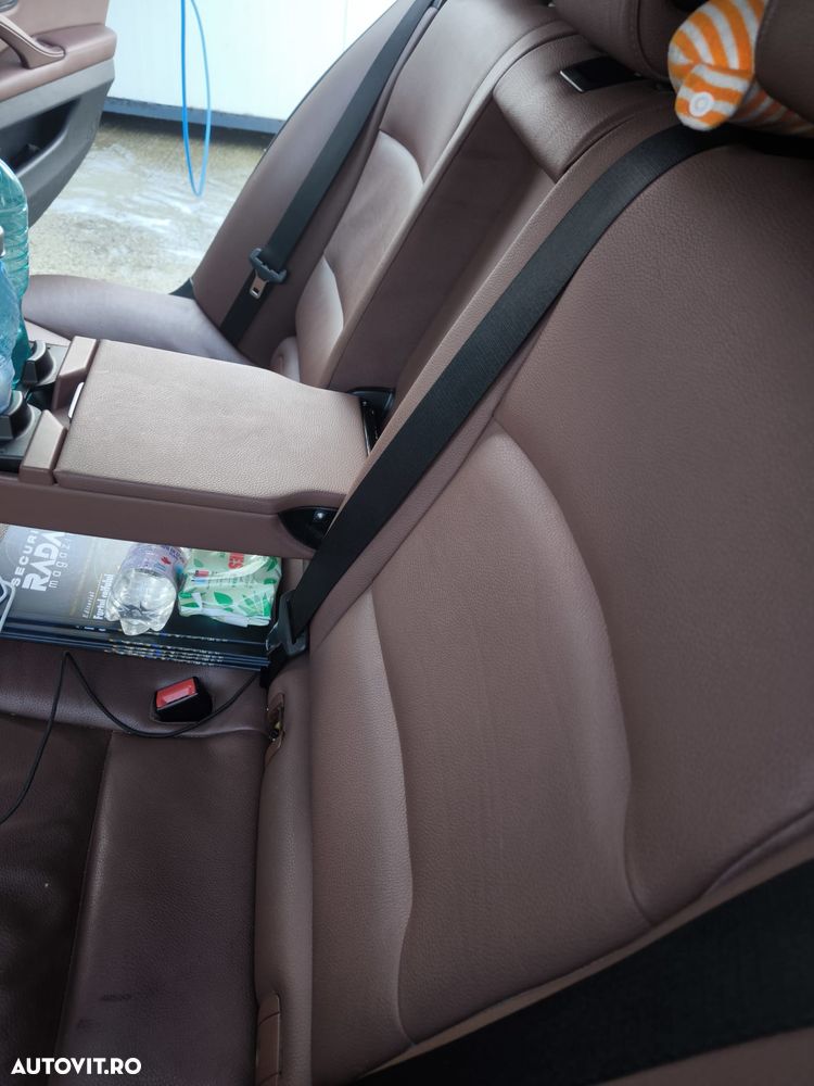 BMW Seria 5 520d AT - 28