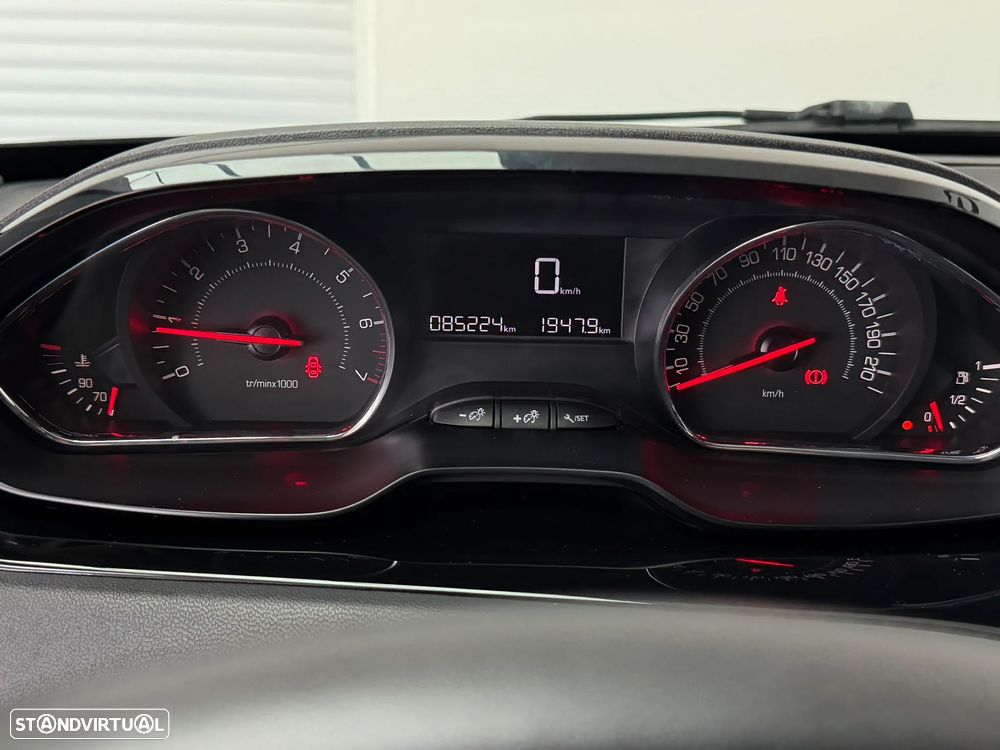 Peugeot 208 1.2 PureTech Style - 15