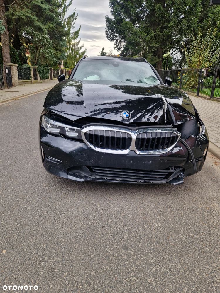 BMW Seria 3 320i Touring - 9
