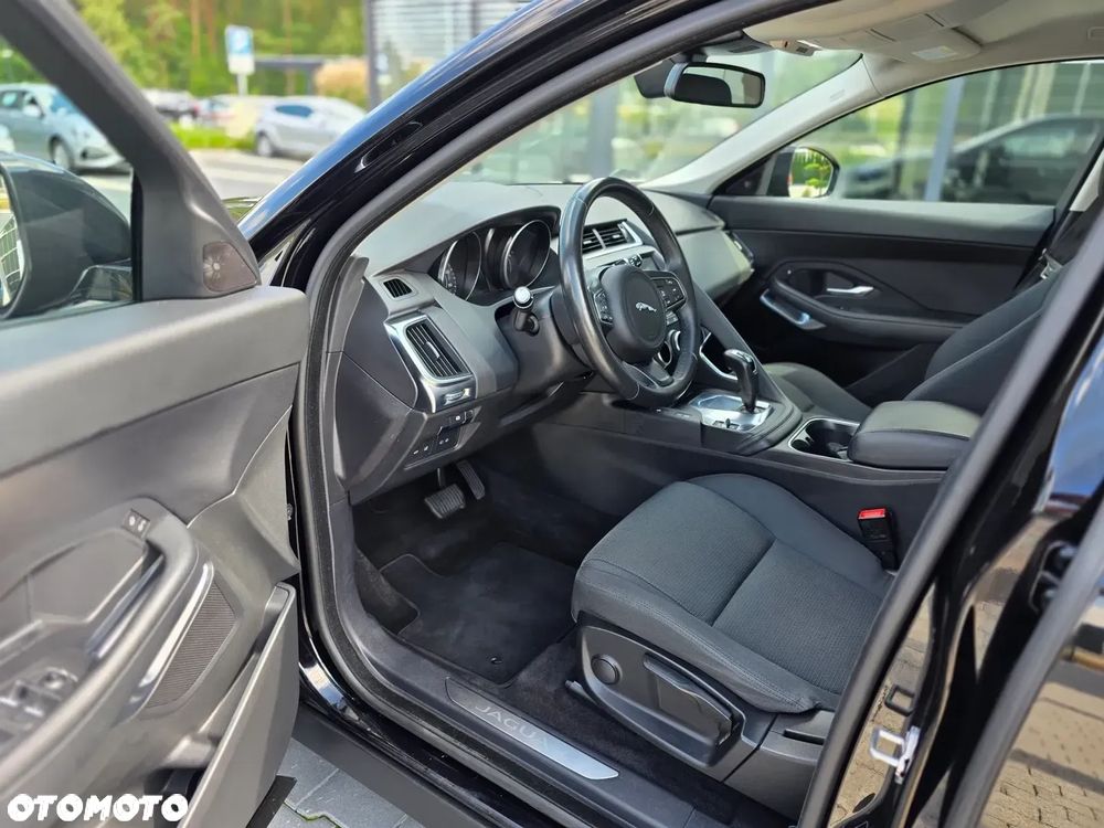 Jaguar E-Pace 2.0 i4P AWD R-Dynamic SE - 35