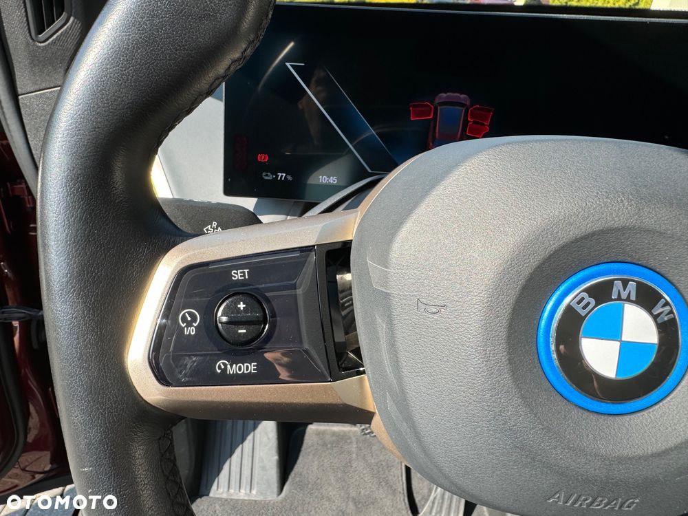BMW iX xDrive40 76.6kWh Signature - 11