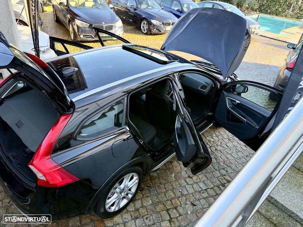 Volvo V60 Cross Country 2.0 D3 Momentum - 36