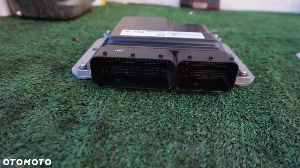 Mitsubishi Pajero IV 3.2 DID 5D LONG sterownik komputer  modul silnika 1860B844 275700-1632 - 2