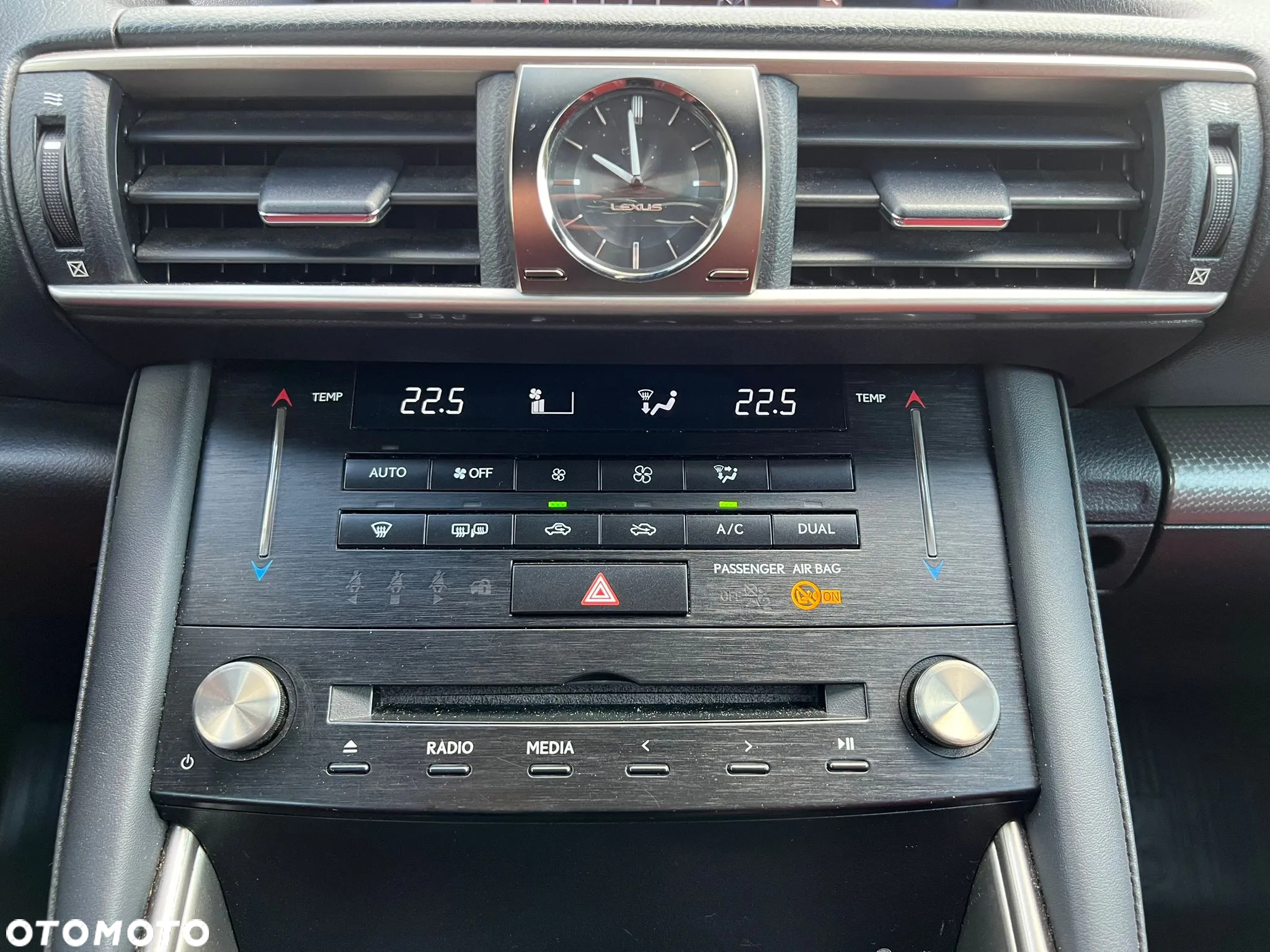Lexus IS 200t / 300 F Sport - 35