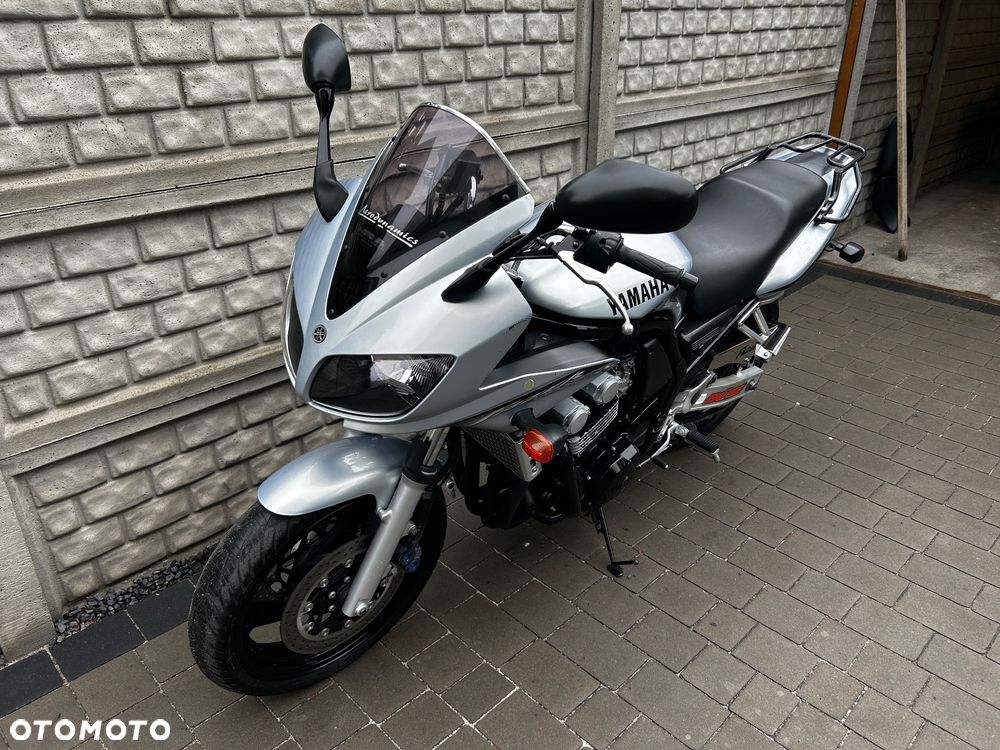 Yamaha FZS - 15