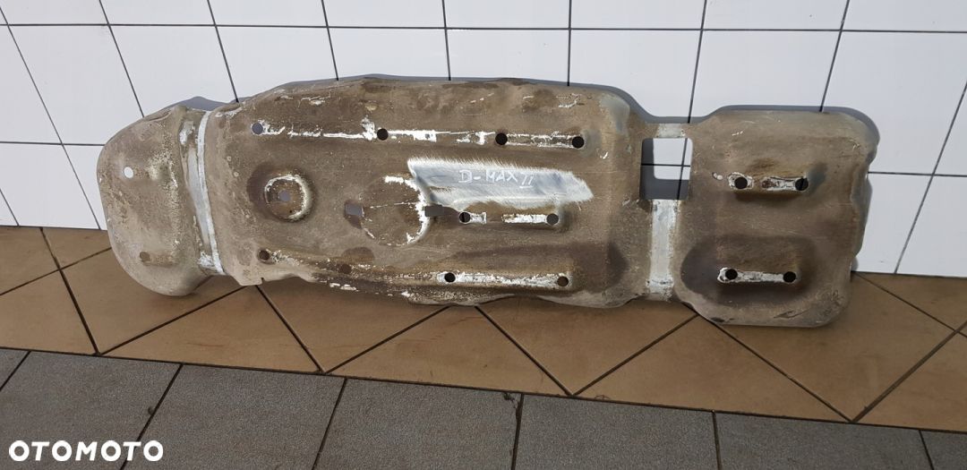 Isuzu D-Max II 2.5 Osłona Pod Zbiornik Paliwa - 1