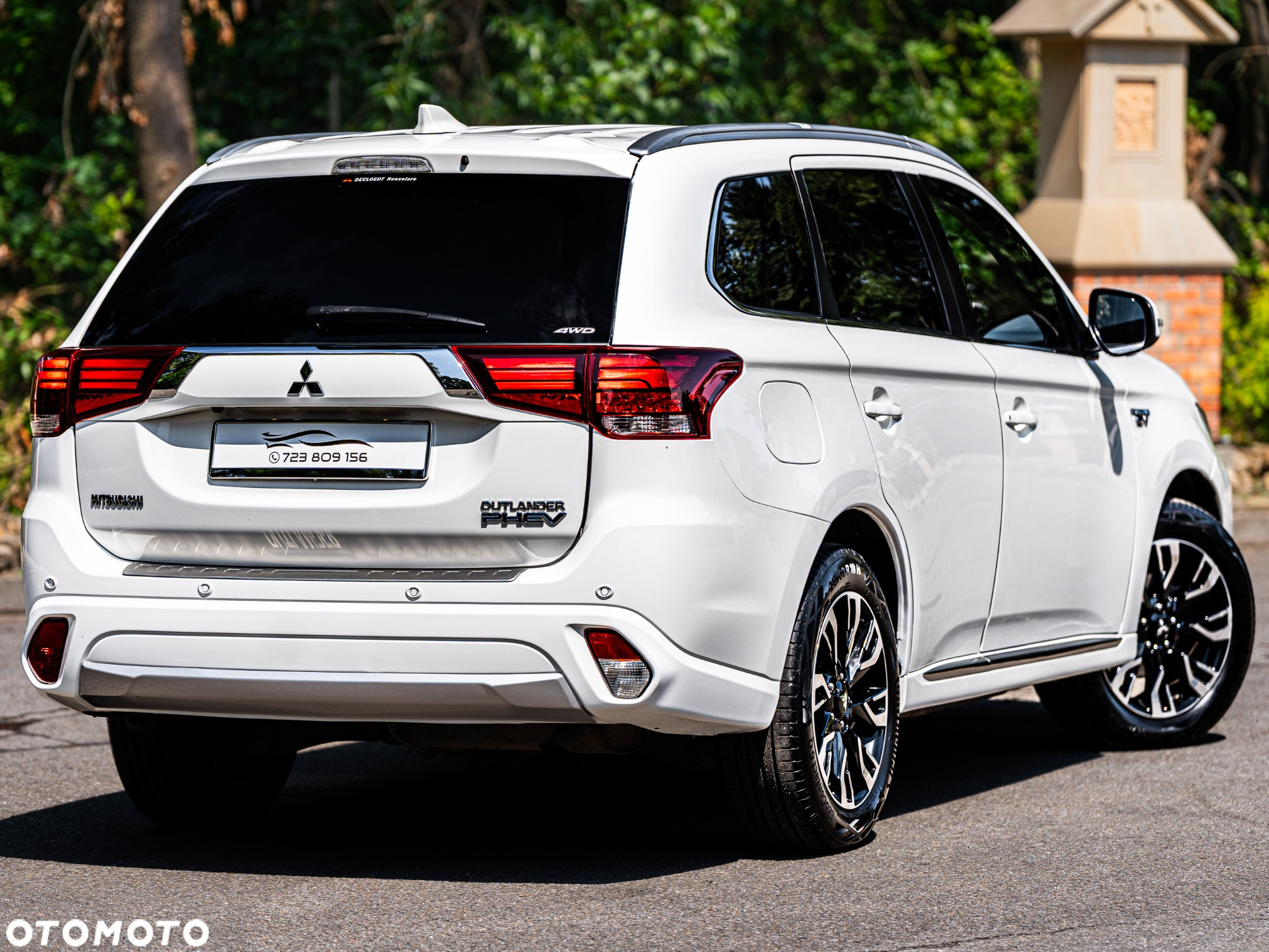 Mitsubishi Outlander 2.0 4WD Plug-In Hybrid Plus - 4
