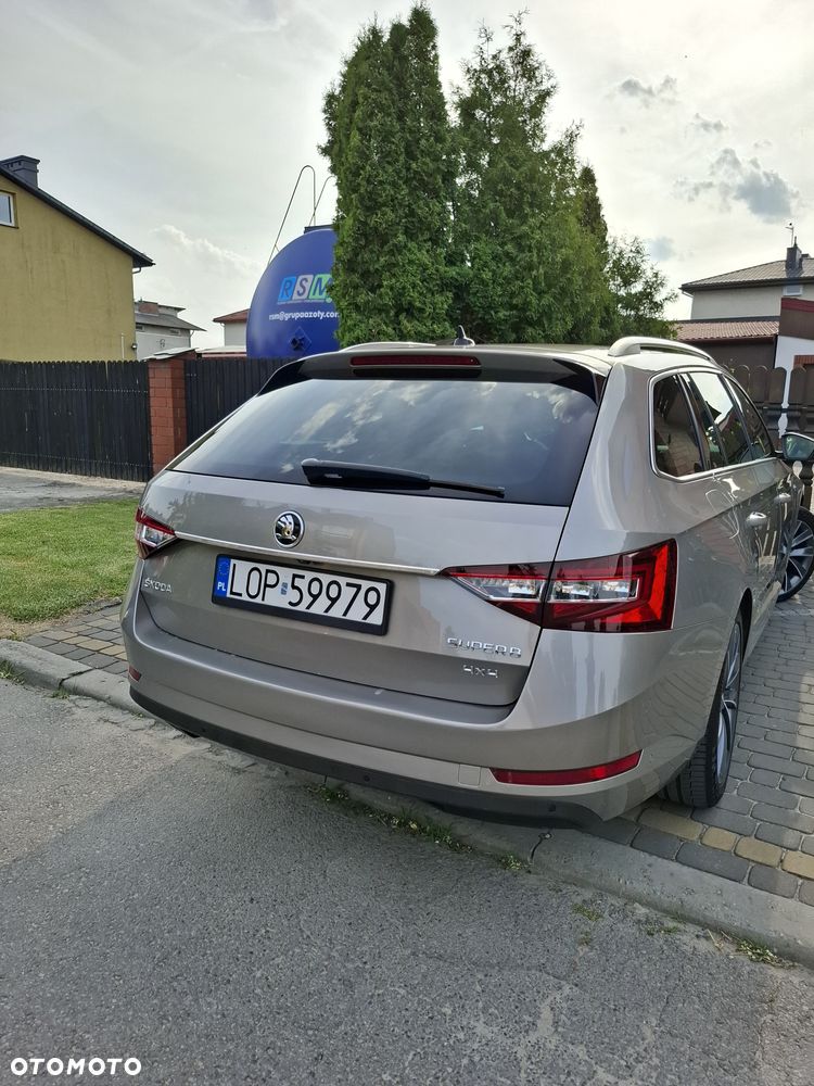 Skoda Superb Combi 2.0 TDI 4x4 DSG L&K - 8