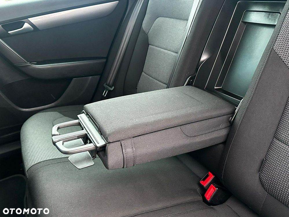 Volkswagen Passat 2.0 TDI DPF Highline - 33